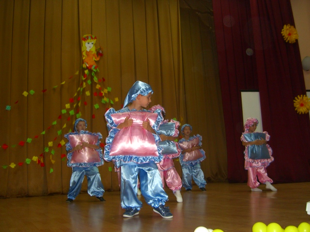 Выступление детей на празднике «День учителя»