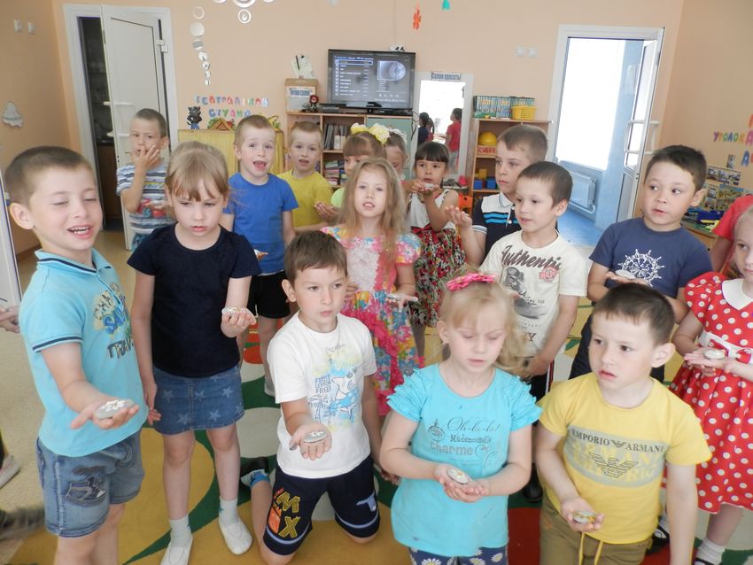 МЫ НА СВЕТ РОДИЛИСЬ, ЧТОБЫ РАДОСТНО ЖИТЬ!